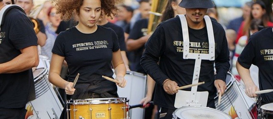 מקיימים אירוע השקה